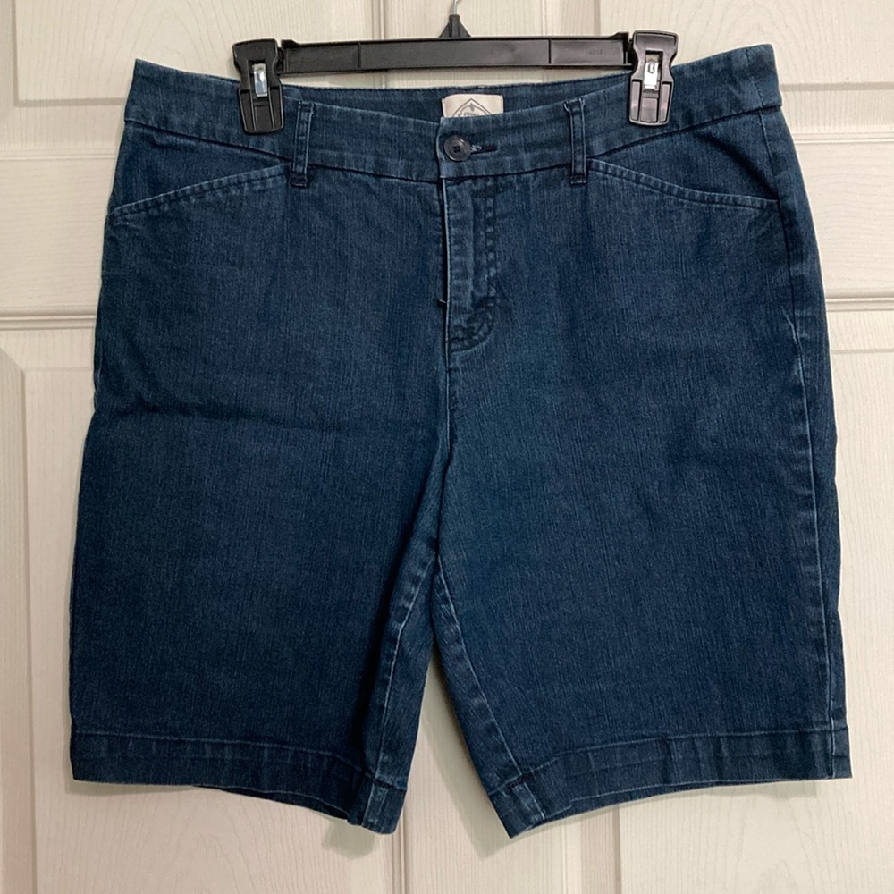 Women’s St John’s Bay blue Jean Bermuda shorts size 14p